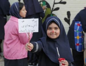 مدرسه کمالی دهقان میزبان پویش نجات قطره‌ها؛ رنگ‌آمیزی مشارکتی برای نجات آب